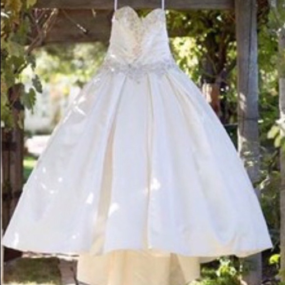 COPY - Wedding dress Allure bridal 9003